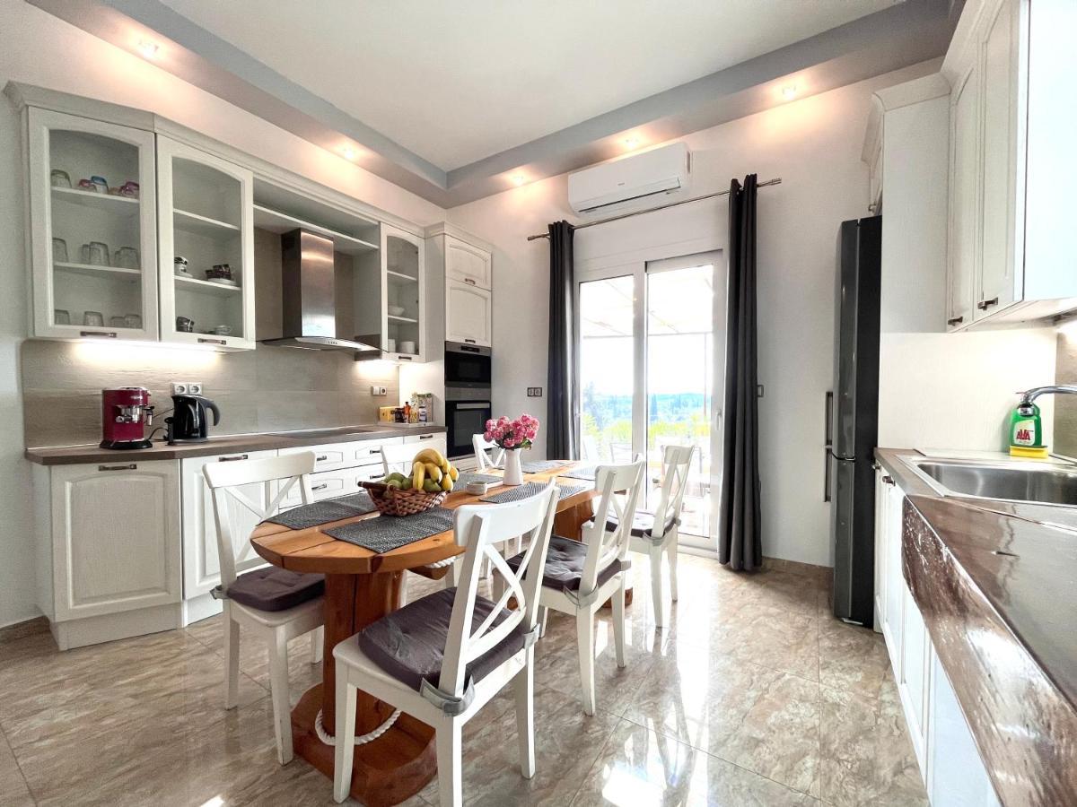 Вилла Gkk House Private Swimming Pool Luxury House Skriperon Экстерьер фото